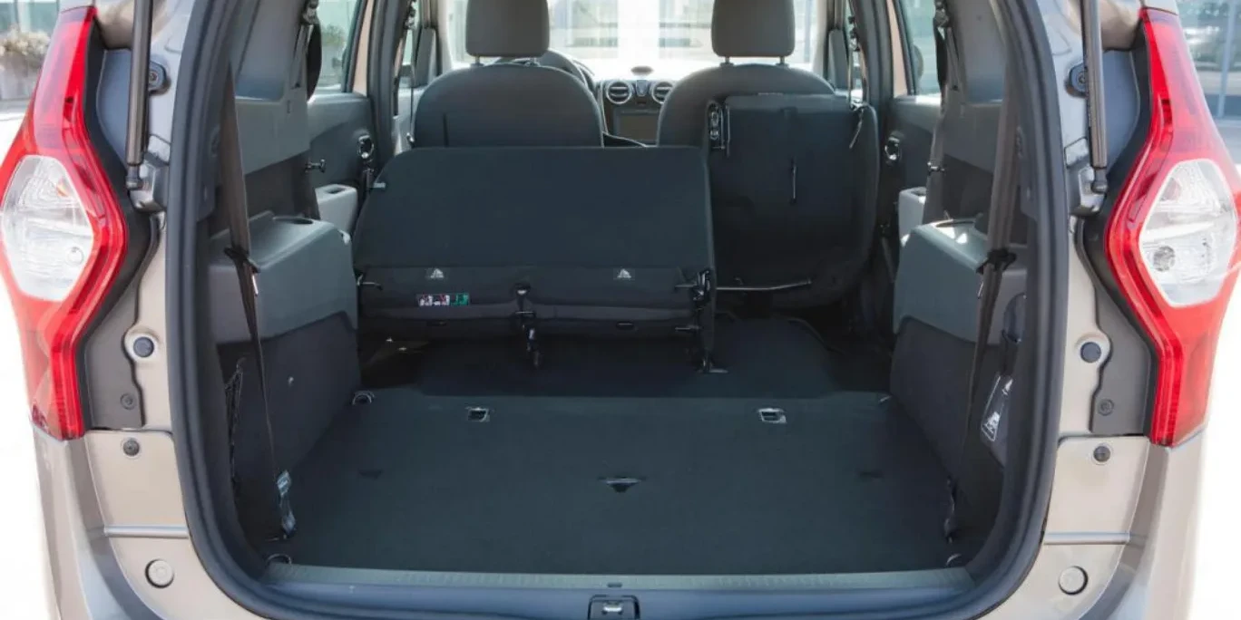 Dacia Lodgy 7 places coffre sieges rabaisse